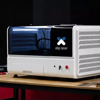 600 ile 800W JPT Serisi Kompakt Masaüstü Fiber Lazer Kesim ve Markalama Makinesi