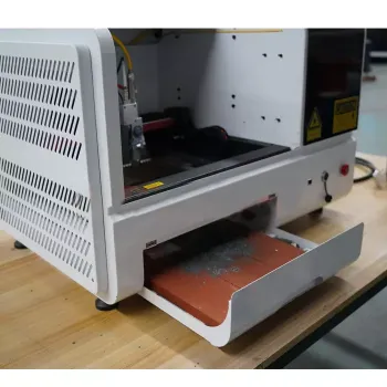 600 ile 800W JPT Serisi Kompakt Masaüstü Fiber Lazer Kesim ve Markalama Makinesi